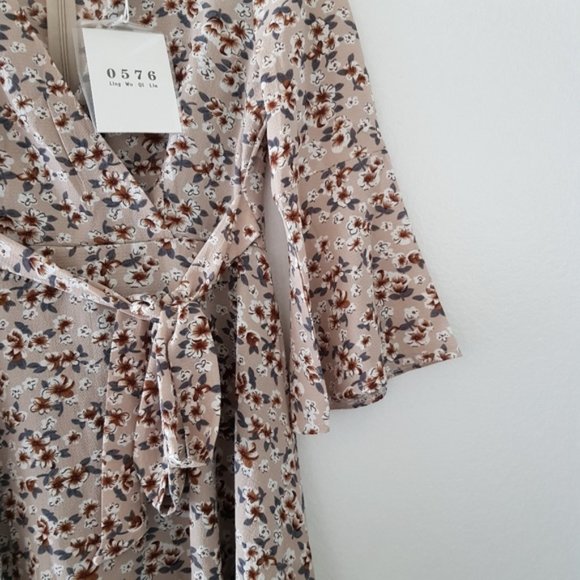 Bell Sleeved Floral Wrap Dress - Picture 5 of 5